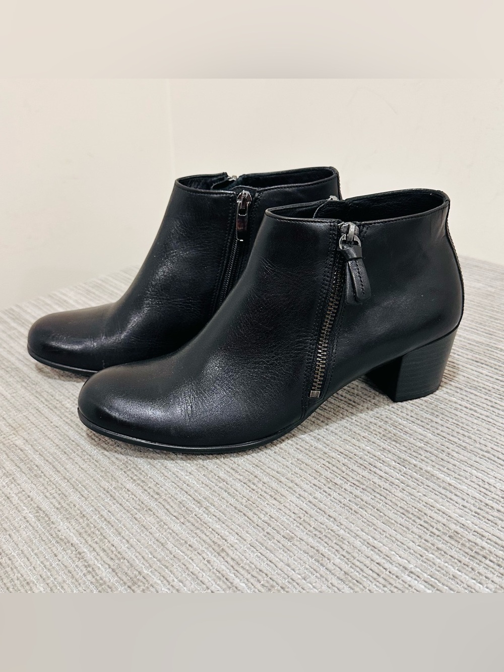 ECCO Shape M 35 Leather Ankle Boots Black Side Zip Booties Women’s Size 7